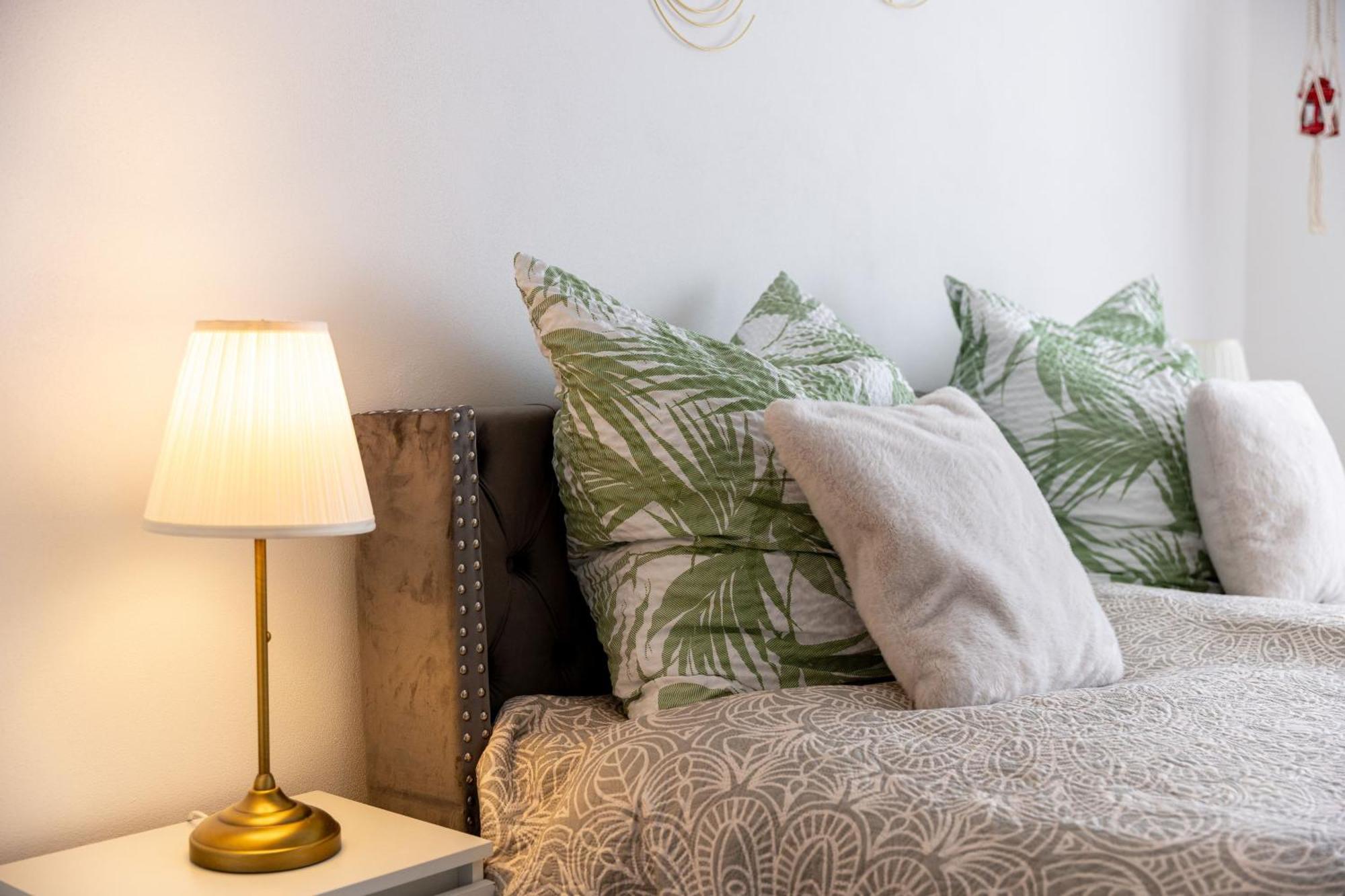 Schoenes, Modernes Apartment Mit Zwei Schlafzimmern - Zentral Mit Balkon Fuer 6 Personen Montabaur Buitenkant foto