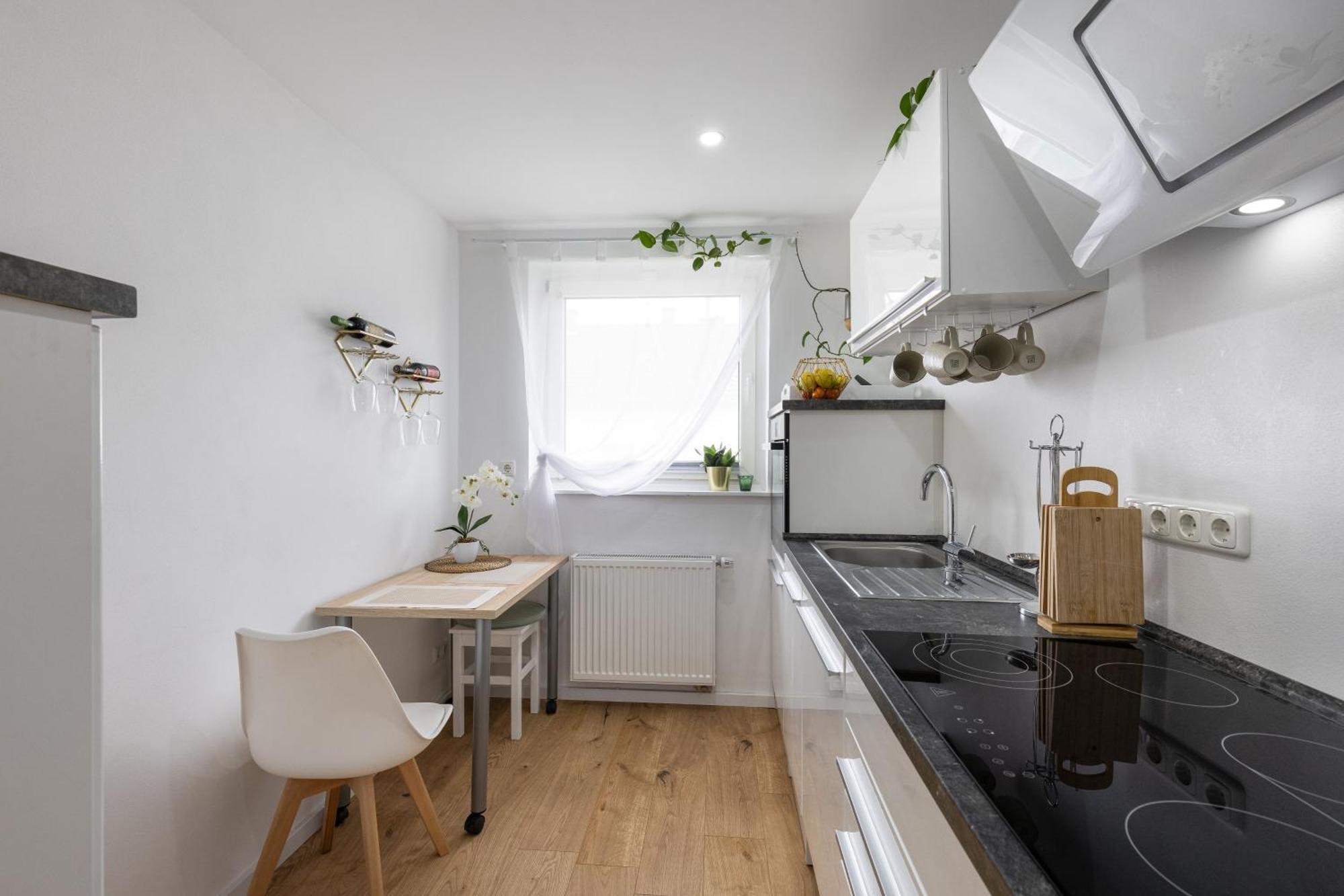 Schoenes, Modernes Apartment Mit Zwei Schlafzimmern - Zentral Mit Balkon Fuer 6 Personen Montabaur Buitenkant foto