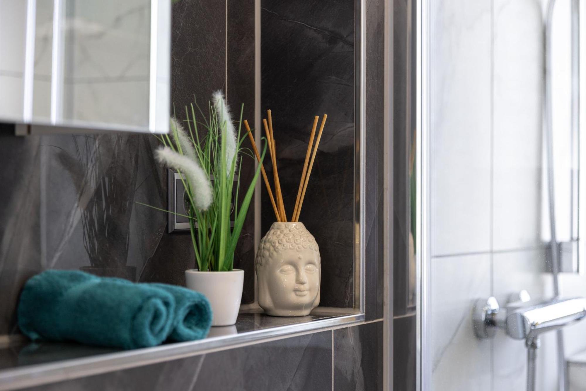 Schoenes, Modernes Apartment Mit Zwei Schlafzimmern - Zentral Mit Balkon Fuer 6 Personen Montabaur Buitenkant foto