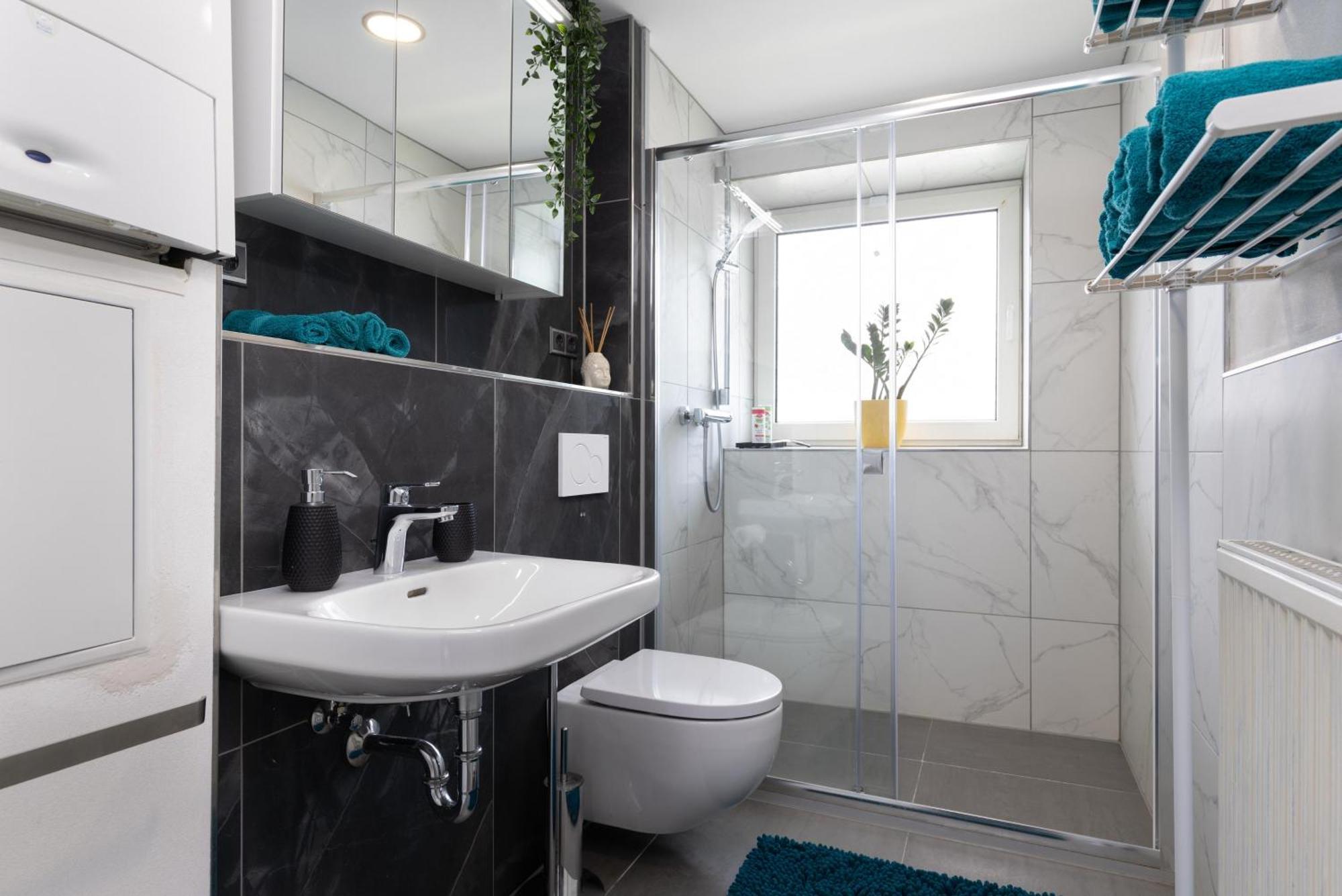 Schoenes, Modernes Apartment Mit Zwei Schlafzimmern - Zentral Mit Balkon Fuer 6 Personen Montabaur Buitenkant foto